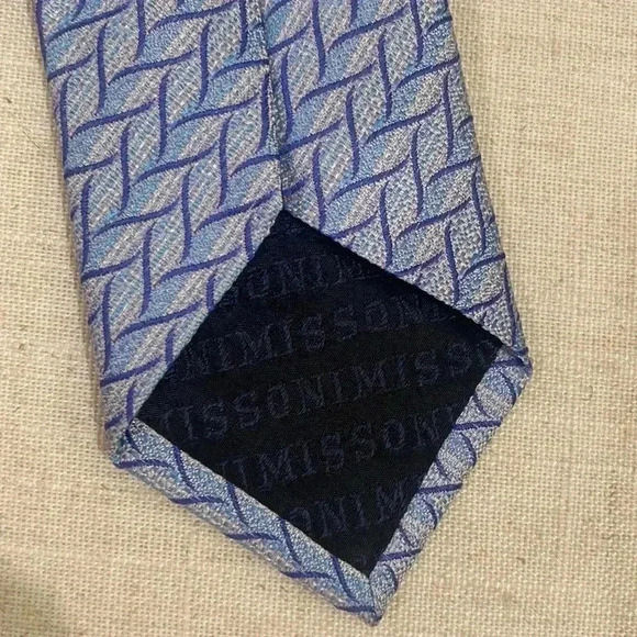 MISSONI Tie 100% Silk Necktie ITALY Designer STRIPED Soft Blue and White - Picture 5 of 6